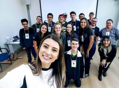 Professores e dirigentes da UESPAR ministram oficinas para alunos do Colégio Agrícola