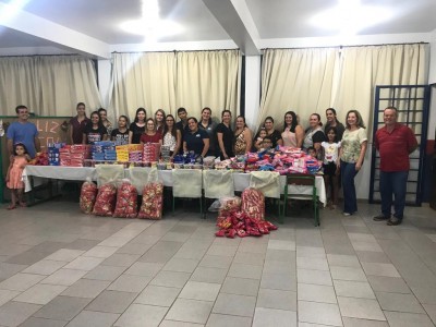 Uespar/Facitec distribui doces para o Centro de Educação Integral (CEI)