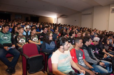 Uespar/Facitec promove palestra com o tema Felicidade e Conhecimento para alunos do ensino médio